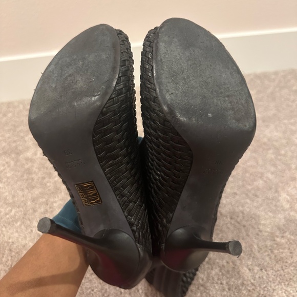 BARELY WORN GUCCI "PEEP PARKER" Boots - Picture 2 of 10